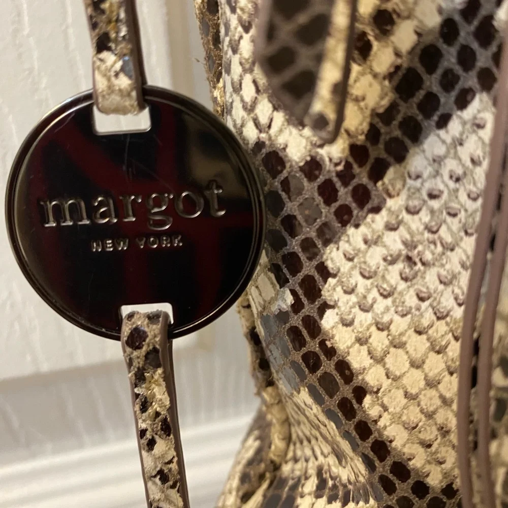 Margot NEW YORK medium Snake skin Crossbody bag in great condition 10 by 8 inch - Picture 3 of 8